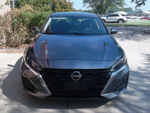 Used 2023 Nissan Altima 2.5 SV image 4