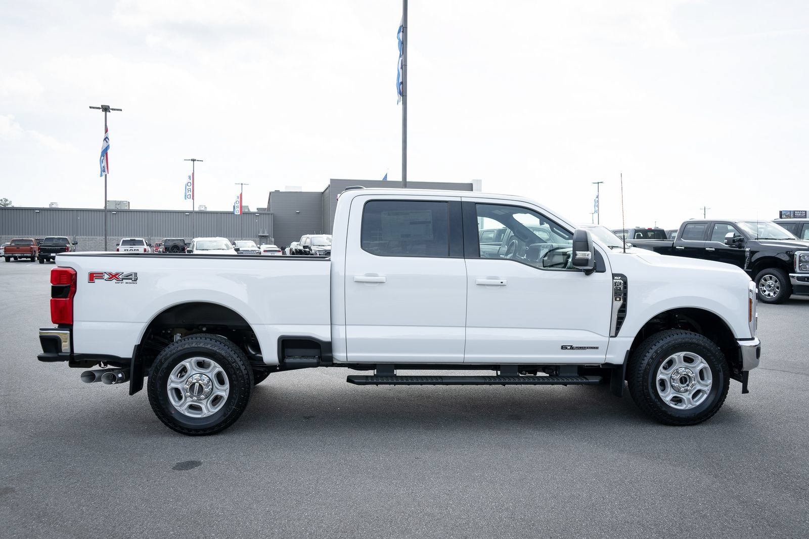 New 2026 Ford F350 XLT w/ XLT Premium Package AWD/4WD image 11