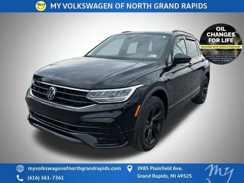 Used 2024 Volkswagen Tiguan SE R-Line AWD/4WD image 7