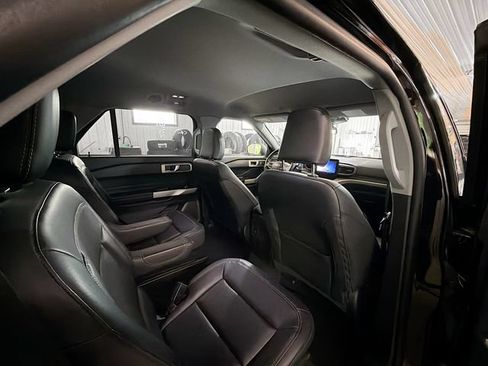 Used 2022 Ford Explorer XLT AWD/4WD image 11