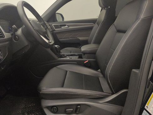 Used 2022 Volkswagen Atlas Cross Sport SE w/ Panoramic Sunroof Package FWD image 17