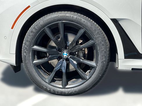 Used 2022 BMW X7 xDrive40i w/ M Sport Package AWD/4WD image 11
