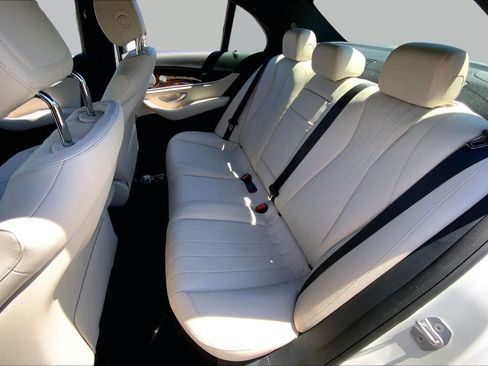 Used 2017 Mercedes-Benz E 300 4MATIC image 19