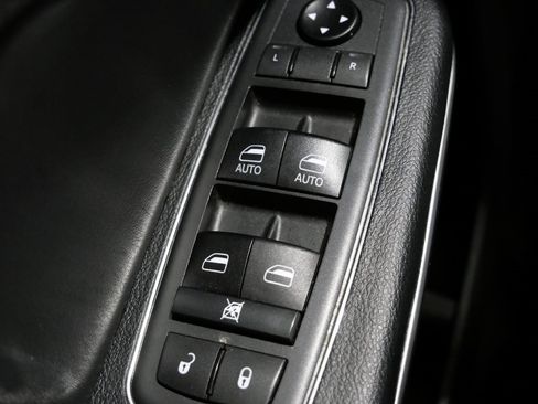 Used 2019 Dodge Charger SXT w/ Leather Interior Group image 13