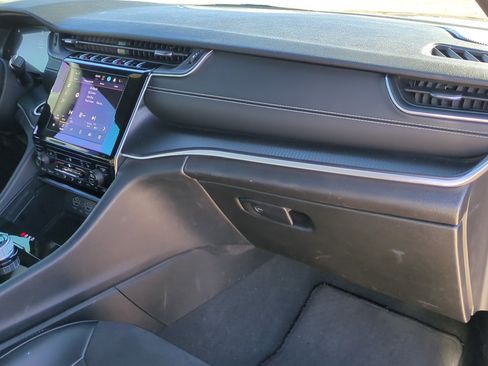 Used 2023 Jeep Grand Cherokee Altitude image 32