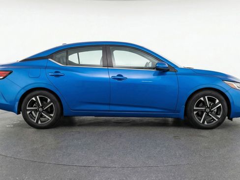 Used 2025 Nissan Sentra SV FWD image 11