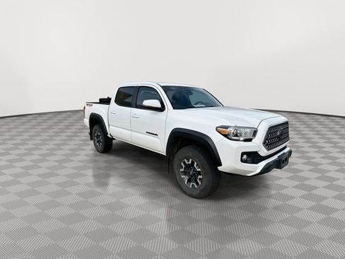 Used 2019 Toyota Tacoma TRD Off-Road image 2