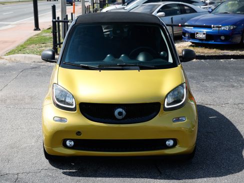 Used 2017 smart fortwo Proxy RWD image 23