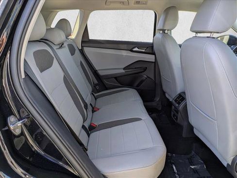 Used 2022 Volkswagen Taos SE image 19