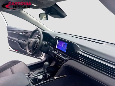 Used 2025 Toyota Camry LE image 30