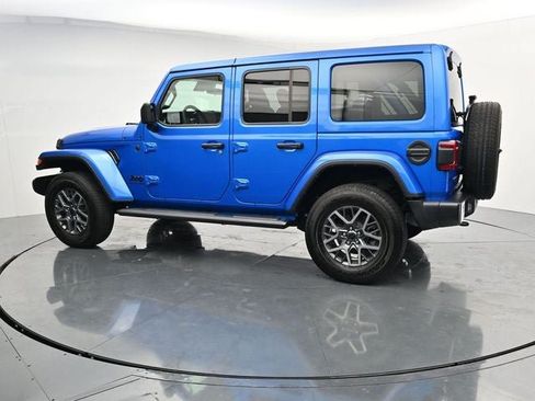 Used 2025 Jeep Wrangler Unlimited Sahara AWD/4WD image 6