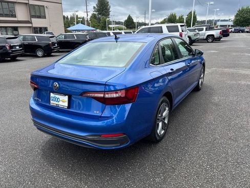 Used 2024 Volkswagen Jetta SE FWD image 5