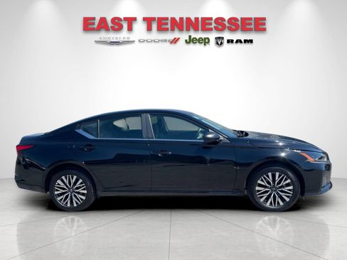 Used 2026 Nissan Altima 2.5 SV AWD/4WD image 2