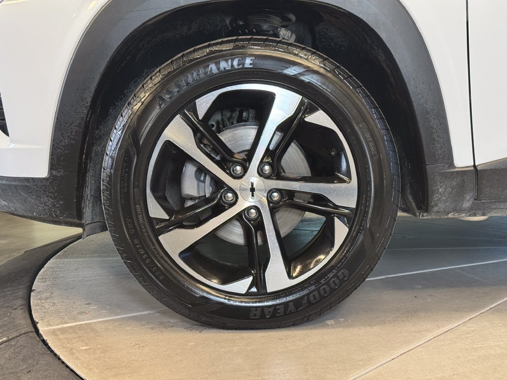 Used 2025 Chevrolet Trax RS w/ Driver Confidence Package FWD image 24