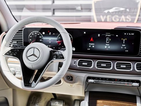 Used 2026 Mercedes-Benz Maybach GLS 600 4MATIC image 60