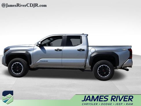 Used 2024 Toyota Tacoma TRD Off-Road image 2