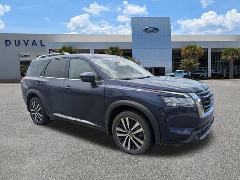 Used 2023 Nissan Pathfinder Platinum AWD/4WD image 2
