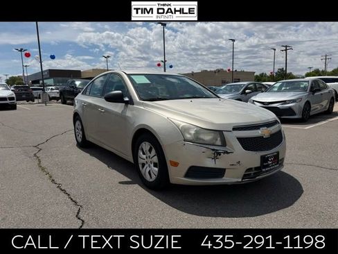 Used 2013 Chevrolet Cruze LS FWD image 1