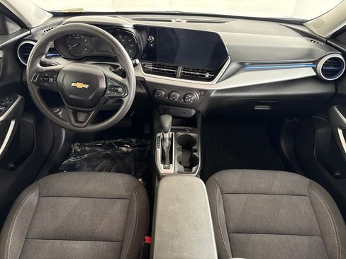 Used 2024 Chevrolet Trax LS w/ LS Convenience Package FWD image 13
