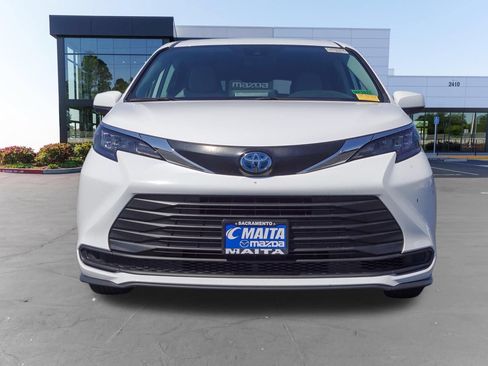 Used 2024 Toyota Sienna LE FWD image 8