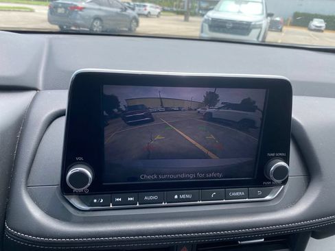 Used 2025 Nissan Rogue SV FWD image 29
