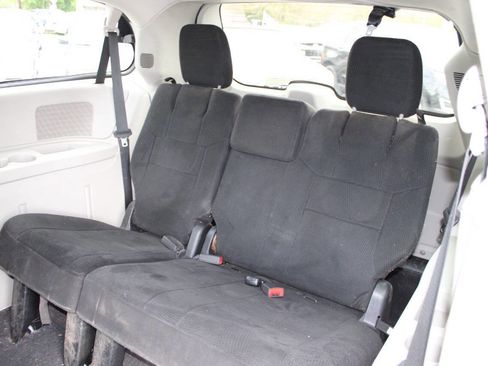 Used 2012 Chrysler Town & Country Touring FWD image 19