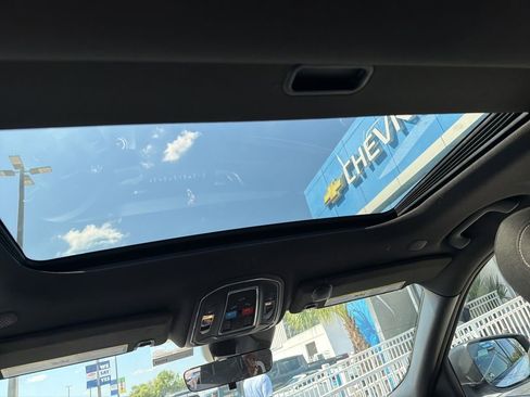 Used 2025 Jeep Grand Cherokee Laredo X w/ Luxury Tech Group I image 3