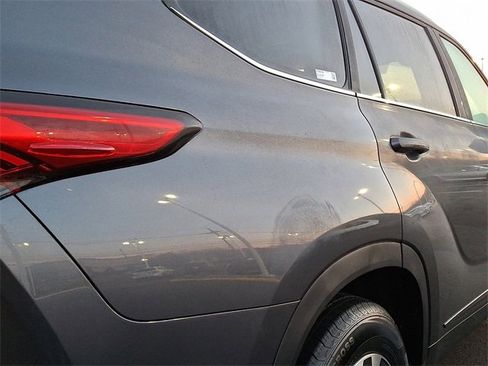 Certified 2023 Toyota Highlander XLE image 8