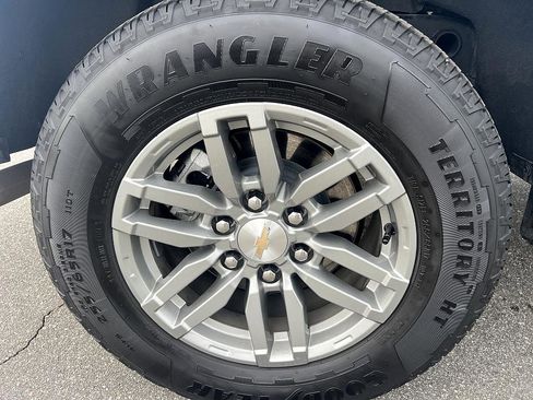 Used 2024 Chevrolet Colorado LT w/ LT Convenience Package III image 24