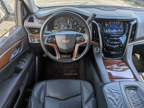 Used 2015 Cadillac Escalade ESV Luxury image 16