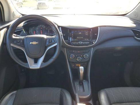 Used 2018 Chevrolet Trax LT w/ LT Convenience Package FWD image 27