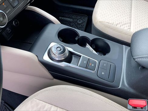 Used 2021 Ford Escape SE image 16