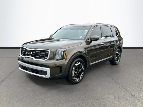 Used 2025 Kia Telluride S image 3