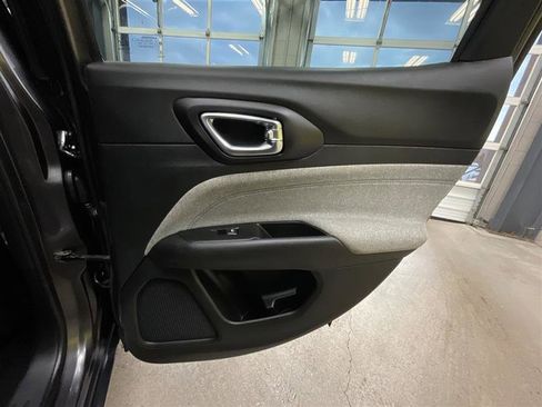 Used 2022 Jeep Compass Latitude image 24