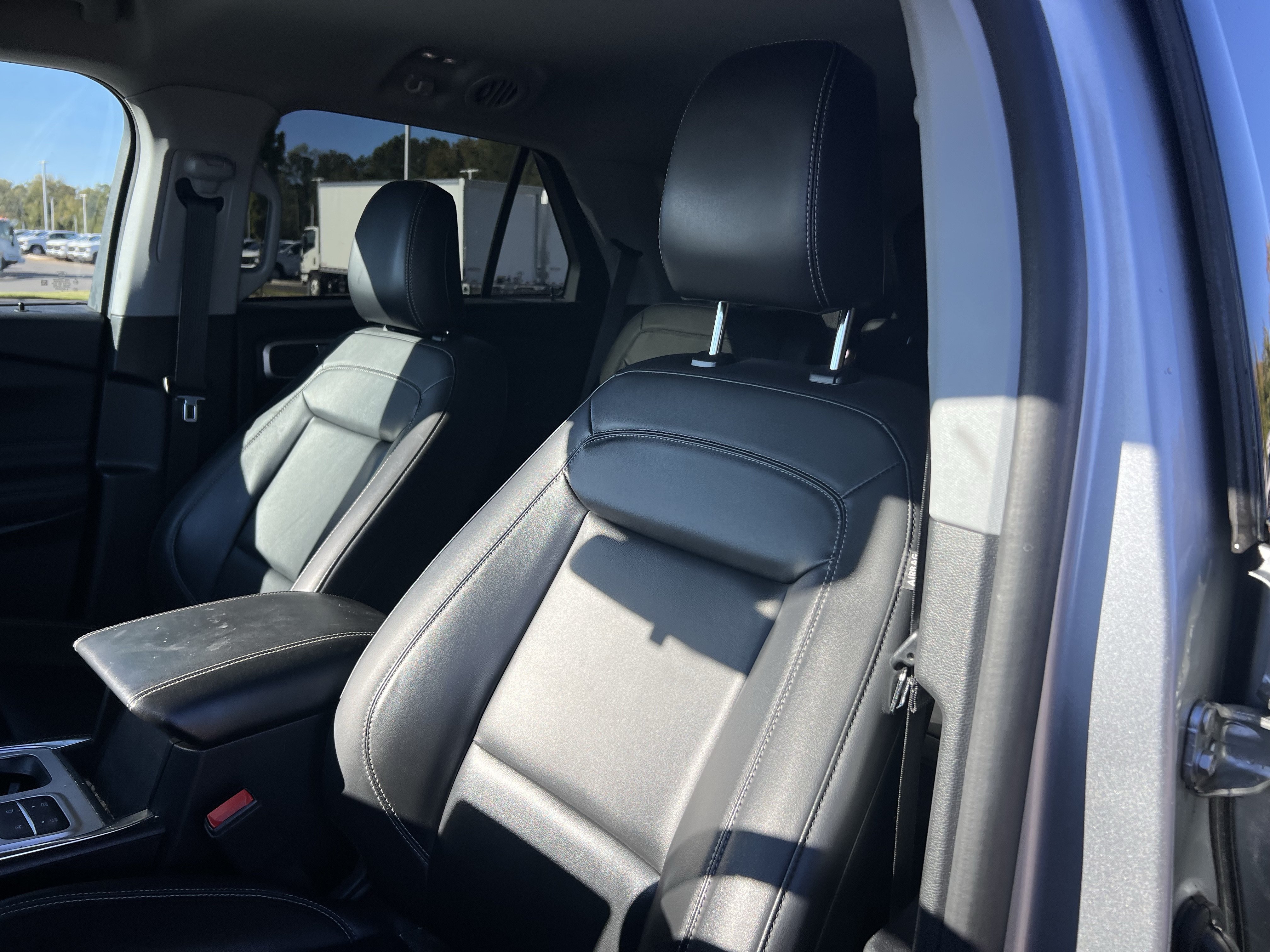 Used 2021 Ford Explorer XLT w/ Equipment Group 202A RWD image 11