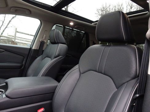 Used 2025 Honda Pilot Elite image 16