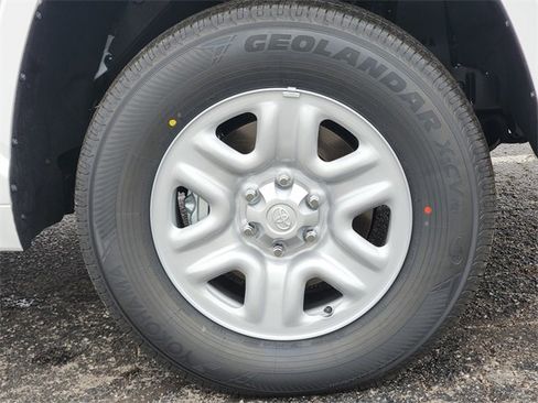 New 2026 Toyota Tundra SR image 7