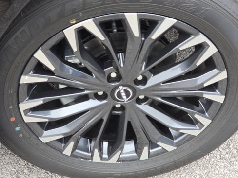 New 2026 Nissan Rogue Platinum image 3