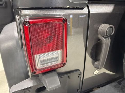 Used 2018 Jeep Wrangler Unlimited Sport S AWD/4WD image 30