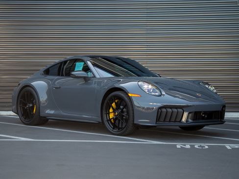Certified 2026 Porsche 911 Carrera 4 GTS AWD/4WD image 9