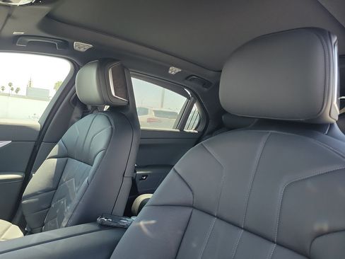 New 2026 BMW i7 M70 w/ Executive Package AWD/4WD image 21
