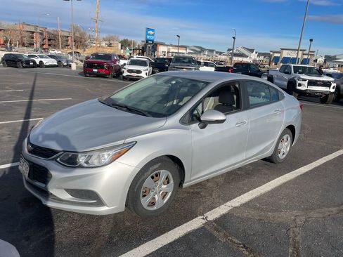 Used 2018 Chevrolet Cruze LS image 34