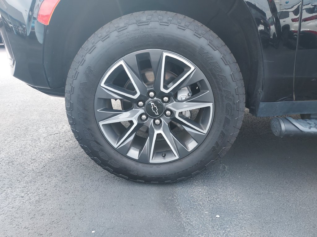 Used 2022 Chevrolet Tahoe Z71 w/ Z71 Off-Road Package AWD/4WD image 10