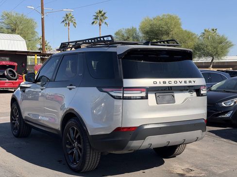 Used 2017 Land Rover Discovery SE image 9