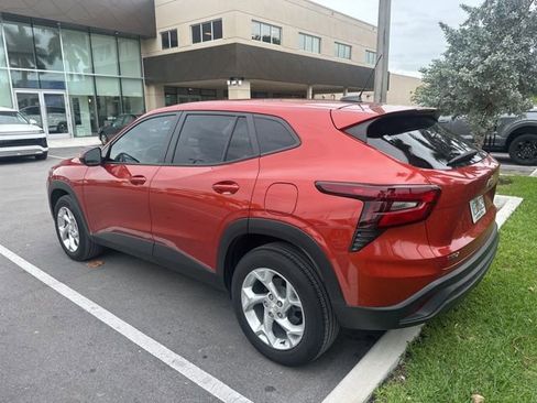 Used 2024 Chevrolet Trax LS w/ LS Convenience Package image 3