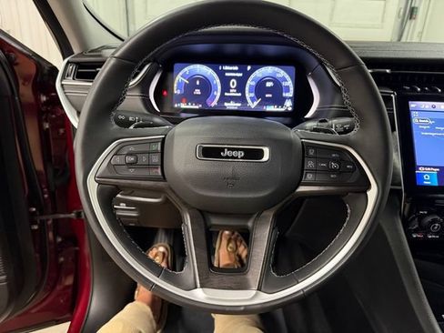 Used 2023 Jeep Grand Cherokee Limited AWD/4WD image 41