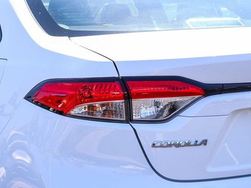 Used 2025 Toyota Corolla LE w/ LE Premium Package FWD image 9