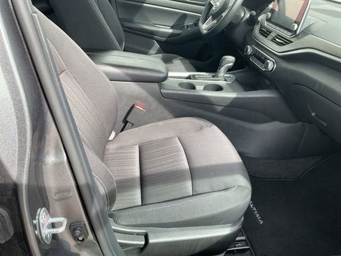 Used 2025 Nissan Altima 2.5 SV image 14