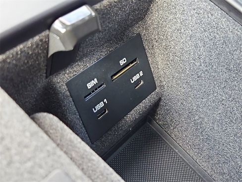 Certified 2025 Porsche Macan image 20