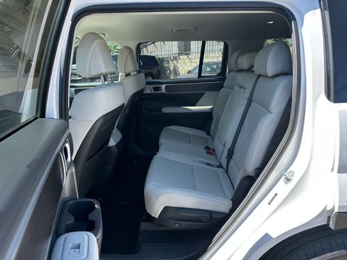 Used 2025 Hyundai Santa Fe SEL AWD/4WD image 28